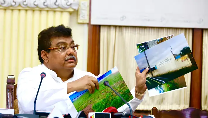 ಛಲವಾದಿ ನಾರಾಯಣಸ್ವಾಮಿ 'ಹರಿಶ್ಚಂದ್ರ' ಅಲ್ಲ, ಒಬ್ಬ ಶೆಡ್ ಗಿರಾಕಿ: ಸಚಿವ MB ಪಾಟೀಲ್ ಆಕ್ರೋಶ