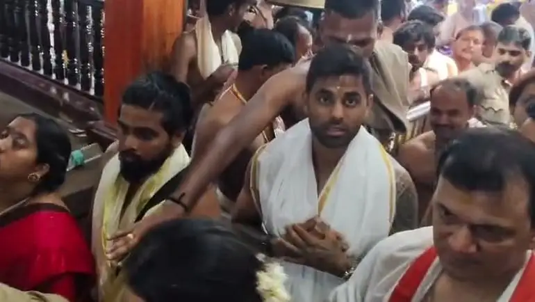 Video: ಕುಕ್ಕೆ ಸುಬ್ರಹ್ಮಣ್ಯ ದೇಗುಲಕ್ಕೆ ಕ್ರಿಕೆಟಿಗ Suryakumar Yadav ಭೇಟಿ, ವಿಶೇಷ ಪೂಜೆ ಸಲ್ಲಿಕೆ!