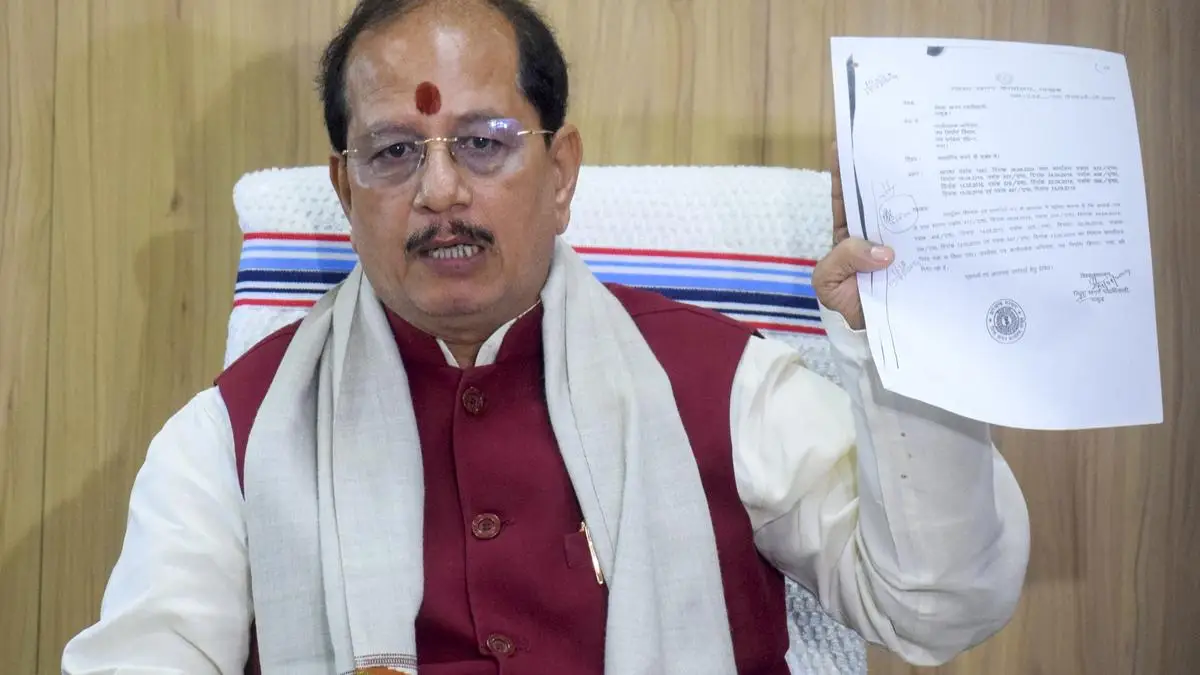 ಎರಡೆರಡು Voter ID: Bihar ಉಪಮುಖ್ಯಮಂತ್ರಿಗೆ ಚುನಾವಣಾ ಆಯೋಗ ಶಾಕ್; ನೋಟಿಸ್ ಜಾರಿ!
