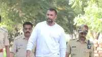 ಪ್ರದೋಷ್ ಮಾಫಿ ಸಾಕ್ಷಿ ಟೆನ್ಶನ್‌: ಕೋಪ, ಮಾನಸಿಕ ಒತ್ತಡ ತಣಿಸಿಕೊಳ್ಳಲು ಮಳೆಯಲ್ಲೇ ದರ್ಶನ್‌ ವಾಕಿಂಗ್‌!
